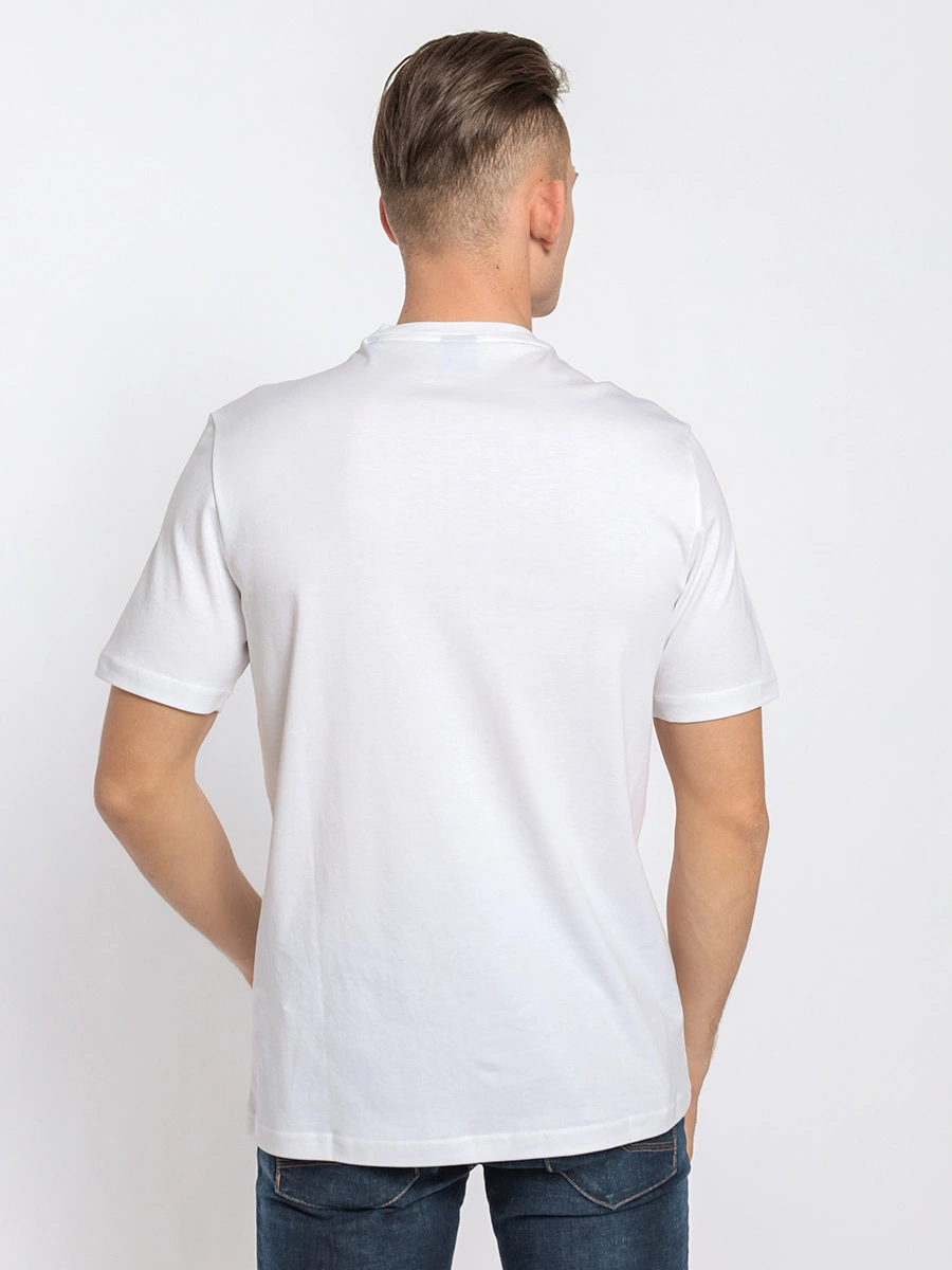 Белая футболка из хлопка